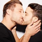 Straight male celebs kiss to fight gay hate in Russia