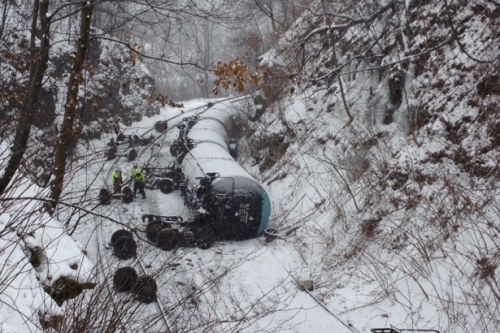 BREAKING NEWS: Canadian crude oil train derails in Pennsylvania