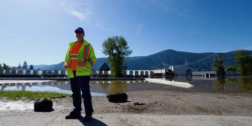 With a heatwave on the way, sodden B.C. prepares for second flood surge